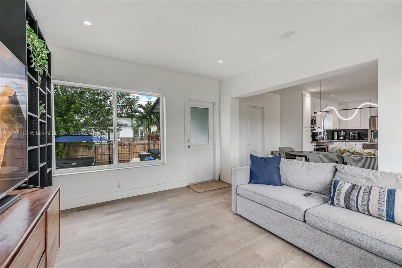 7901 SW 22nd St, Miami, FL 33155 Photo