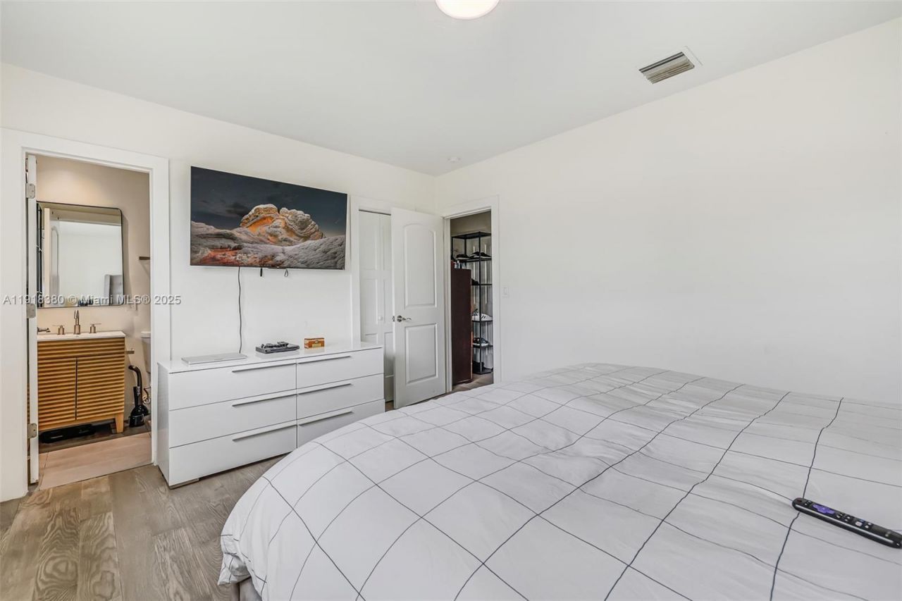 7901 SW 22nd St, Miami, FL 33155 Photo