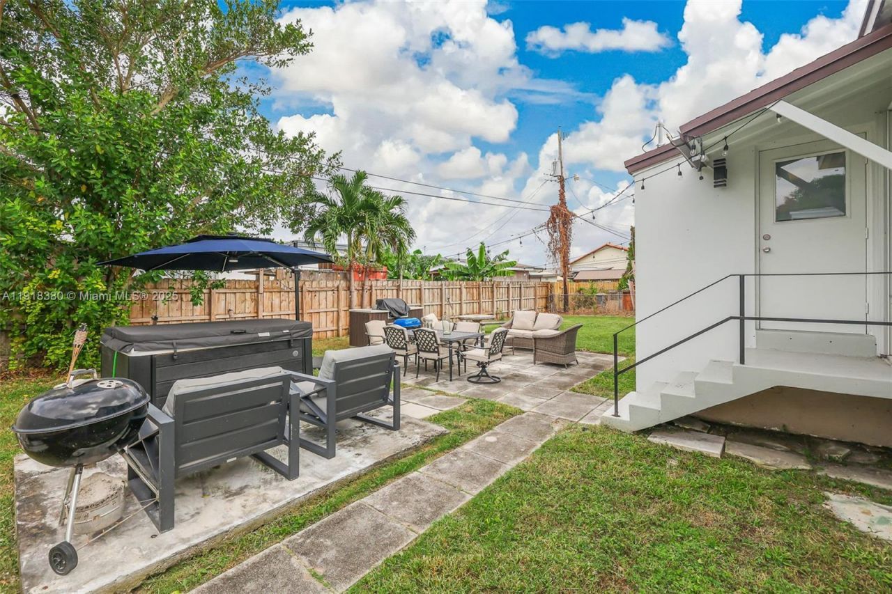 7901 SW 22nd St, Miami, FL 33155 Photo