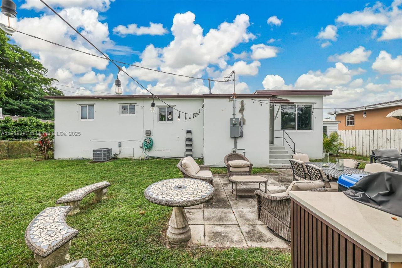7901 SW 22nd St, Miami, FL 33155 Photo