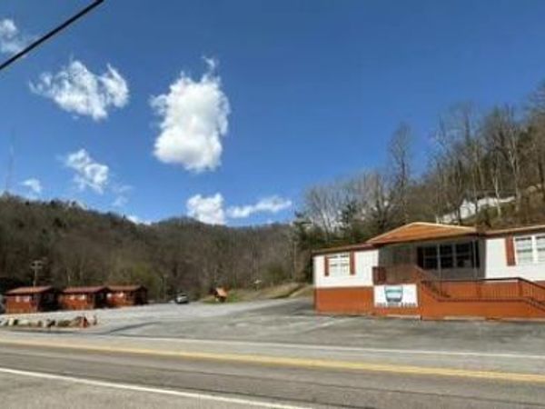 137 BEARHOLE ROAD, PINEVILLE, WV 24874