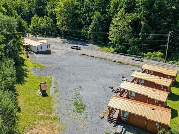 137 BEARHOLE ROAD, PINEVILLE, WV 24874