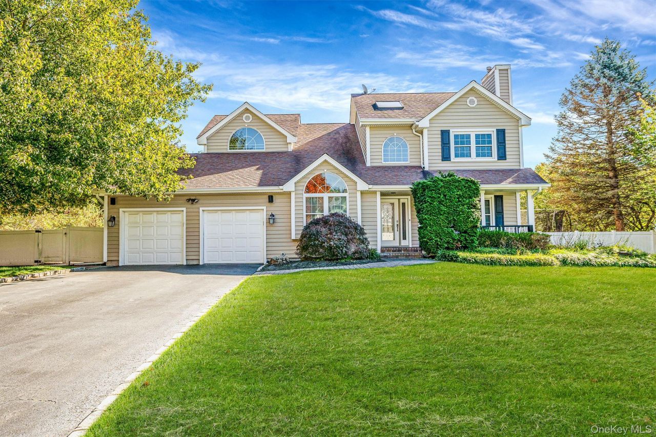 2 Max Way, Commack, NY 11725 Main Photo
