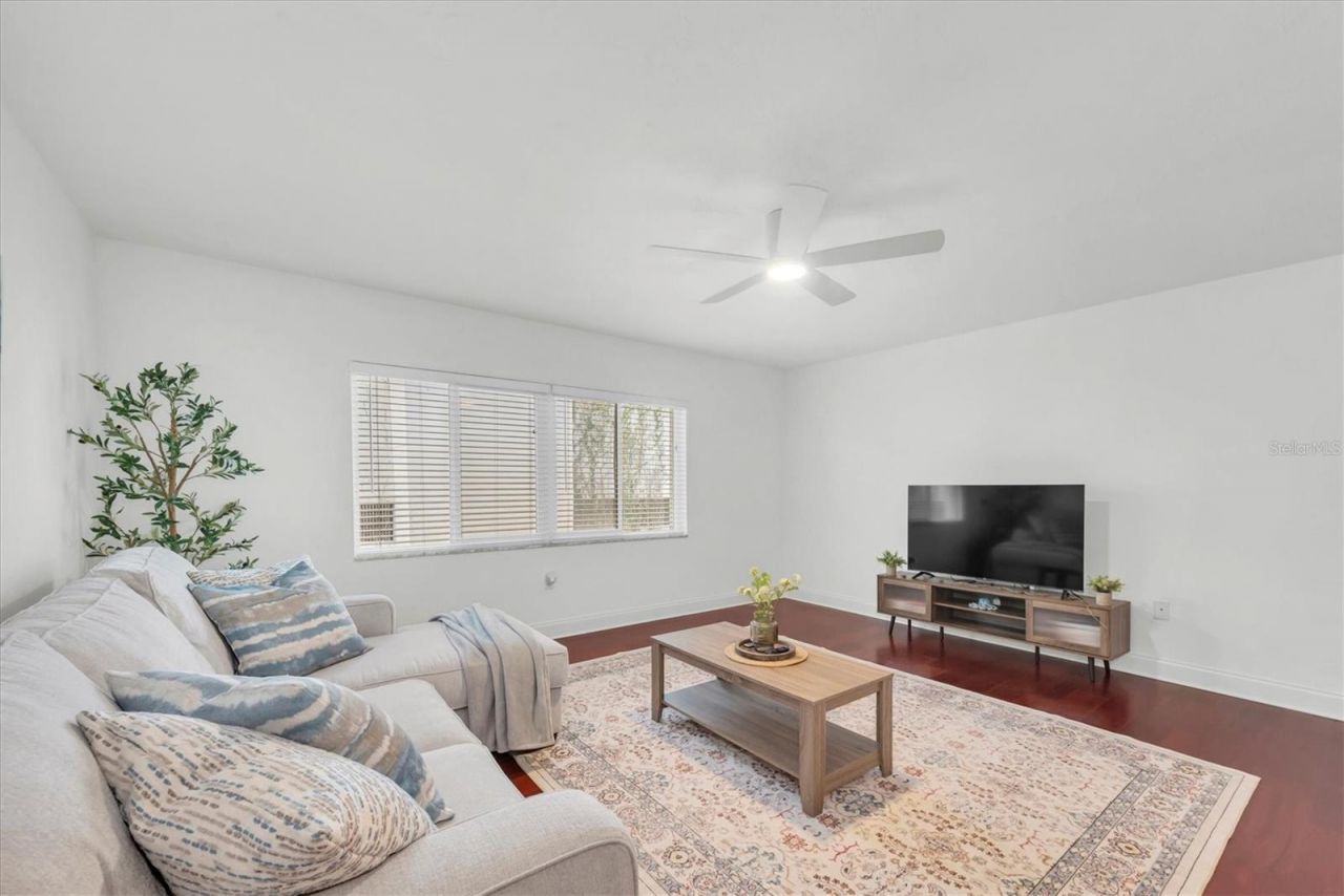 210 5th Avenue S, Unit 404, Saint Petersburg, FL 33701 Photo