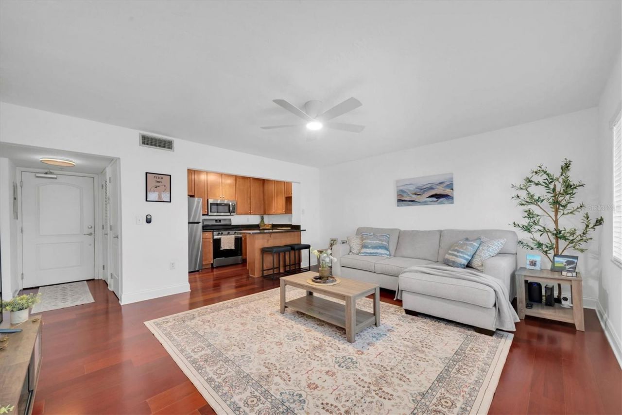 210 5th Avenue S, Unit 404, Saint Petersburg, FL 33701 Photo