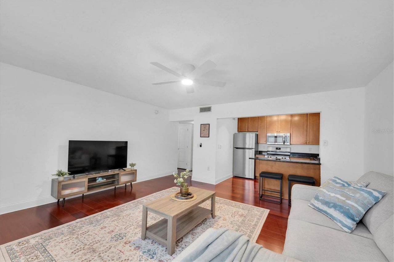 210 5th Avenue S, Unit 404, Saint Petersburg, FL 33701 Photo