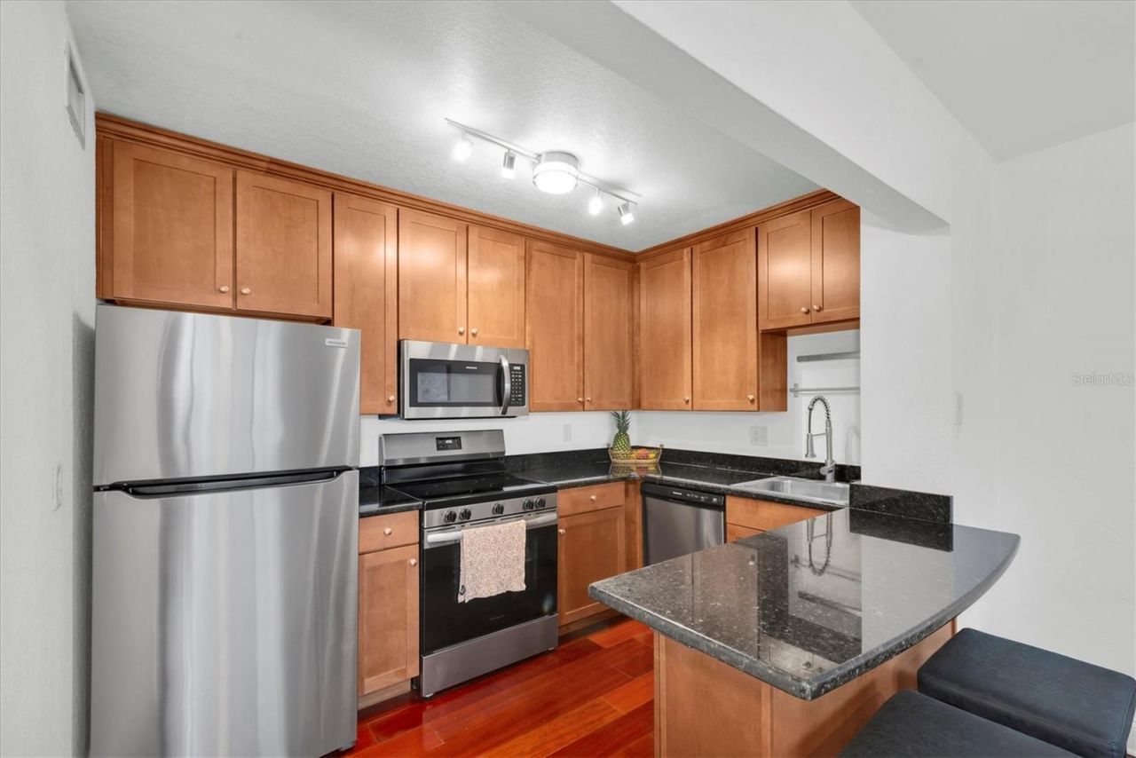 210 5th Avenue S, Unit 404, Saint Petersburg, FL 33701 Photo