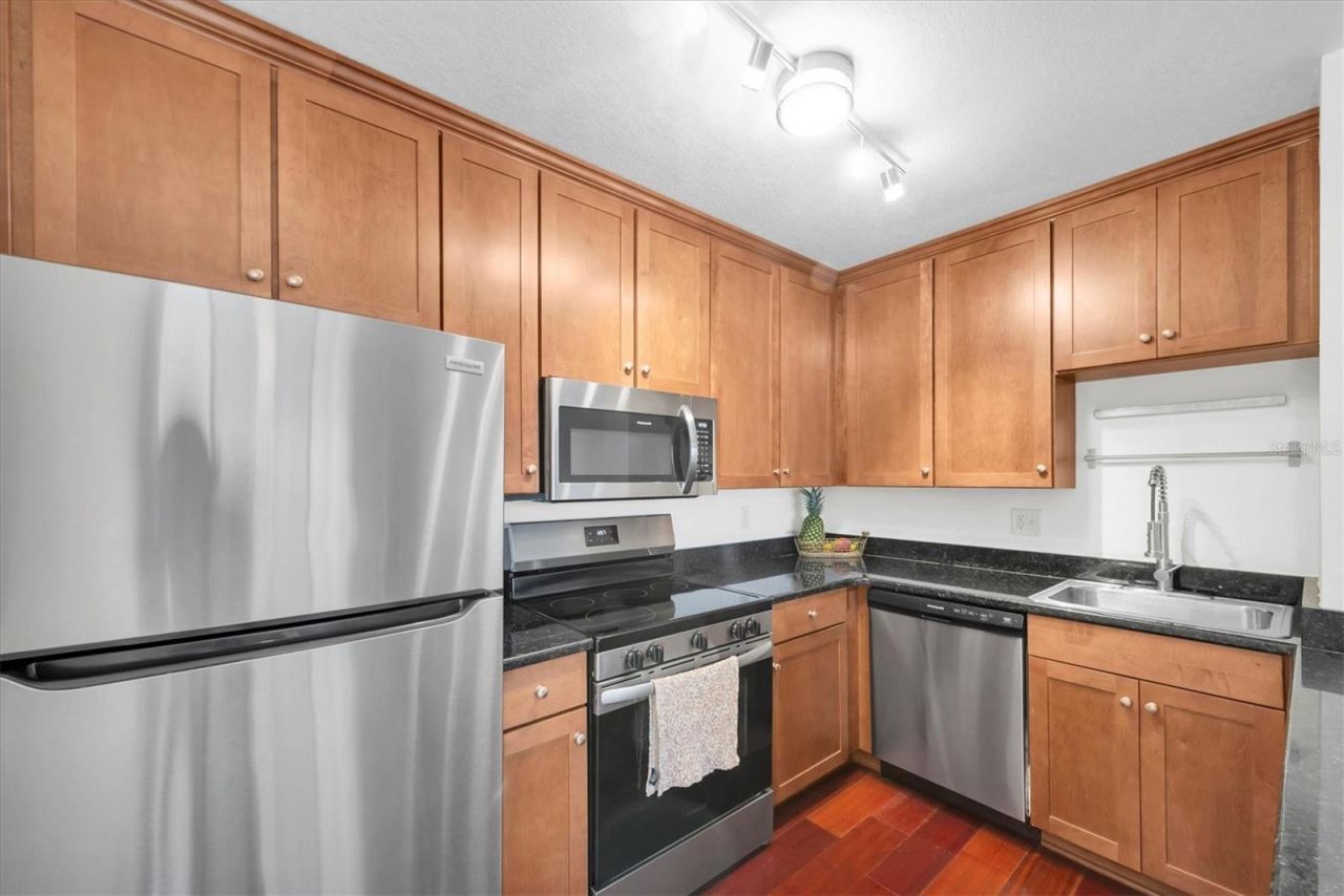 210 5th Avenue S, Unit 404, Saint Petersburg, FL 33701 Photo