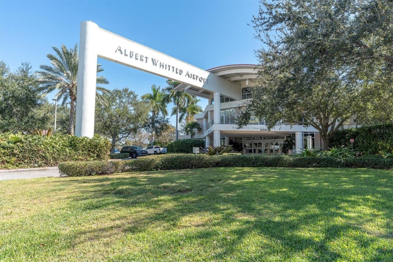 210 5th Avenue S, Unit 404, Saint Petersburg, FL 33701 Photo