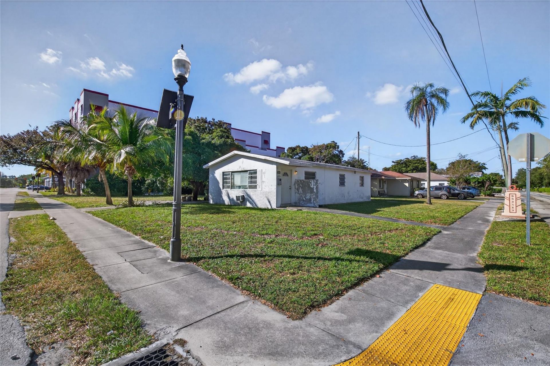 900 NW 2nd Street, Fort Lauderdale, FL 33311 Photo