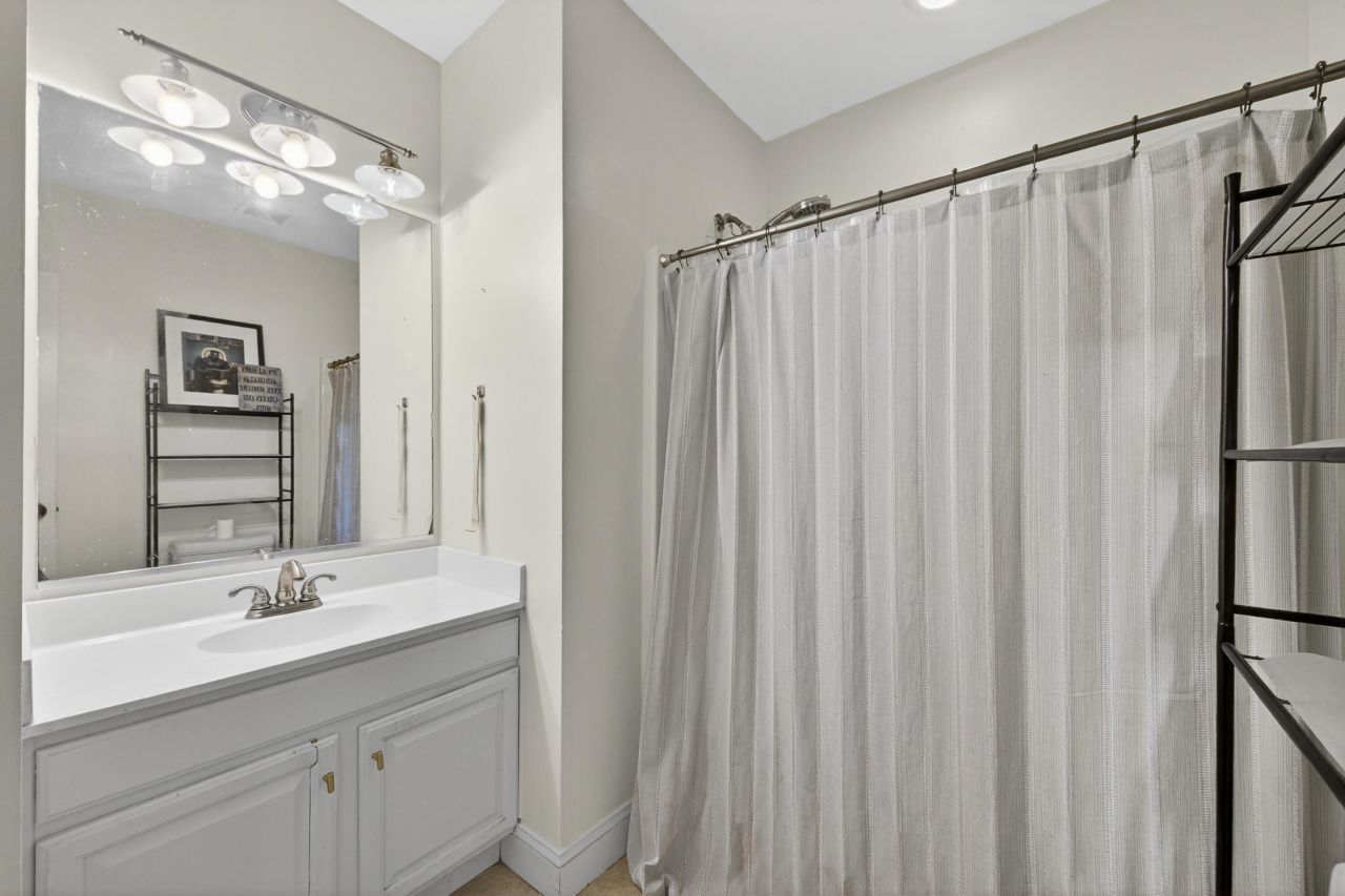 24 Strawberry Lane Photo 10