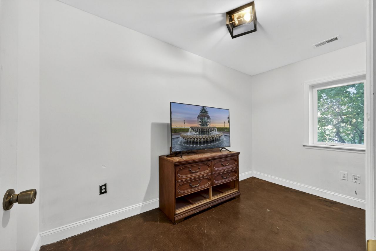 24 Strawberry Lane Photo 13