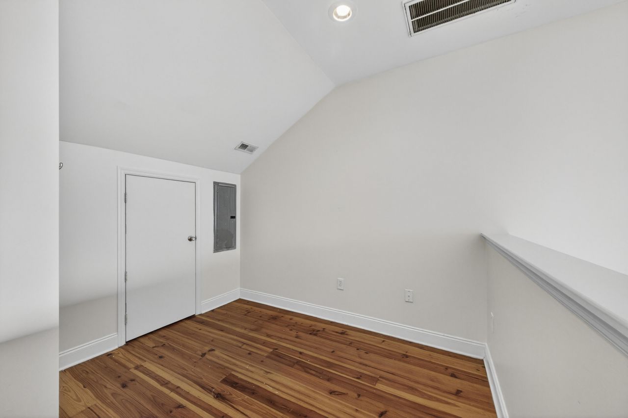 24 Strawberry Lane Photo 15