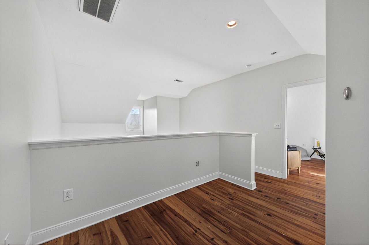 24 Strawberry Lane Photo 16