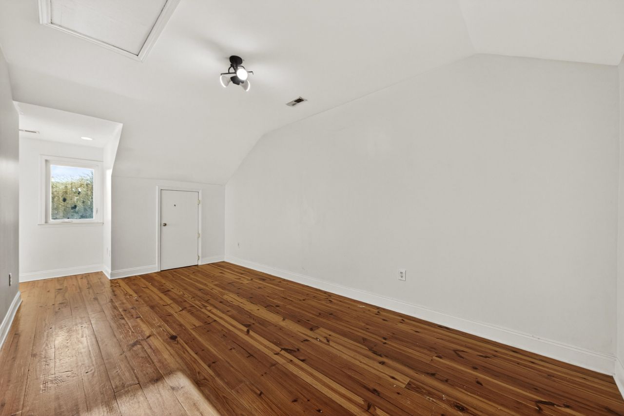 24 Strawberry Lane Photo 17