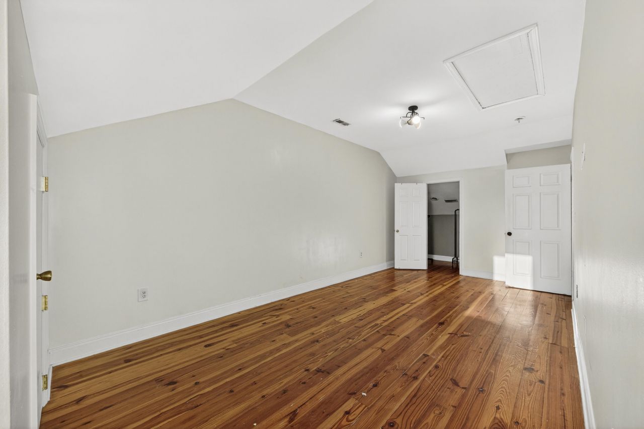 24 Strawberry Lane Photo 18