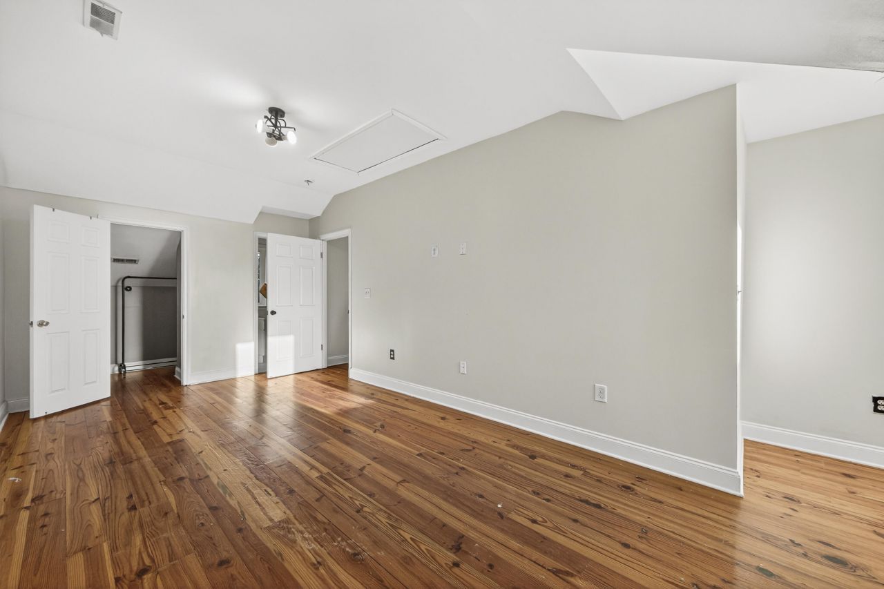 24 Strawberry Lane Photo 19