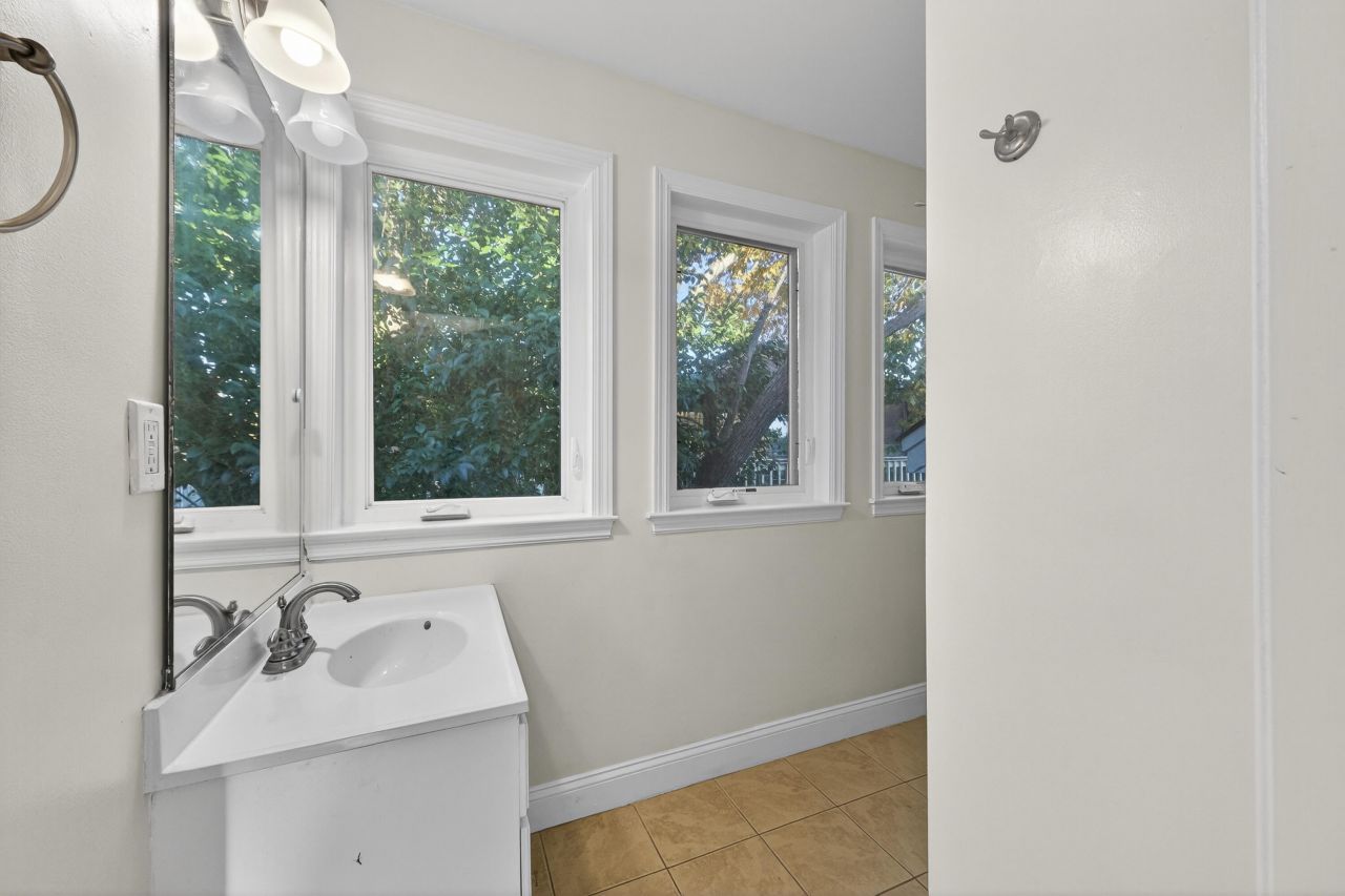 24 Strawberry Lane Photo 20