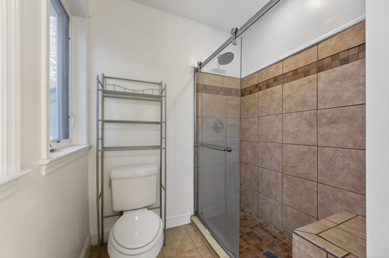 24 Strawberry Lane Photo 21