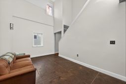 24 Strawberry Lane photo 4