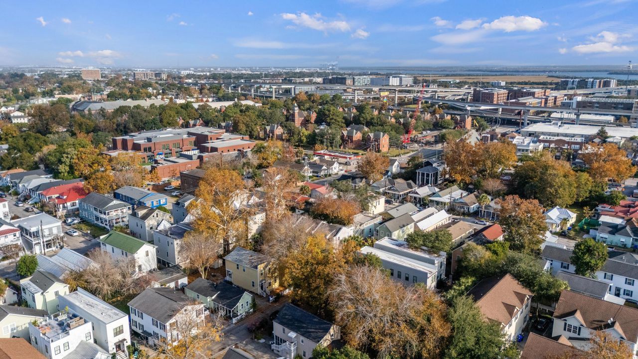 24 Strawberry Lane Photo 34