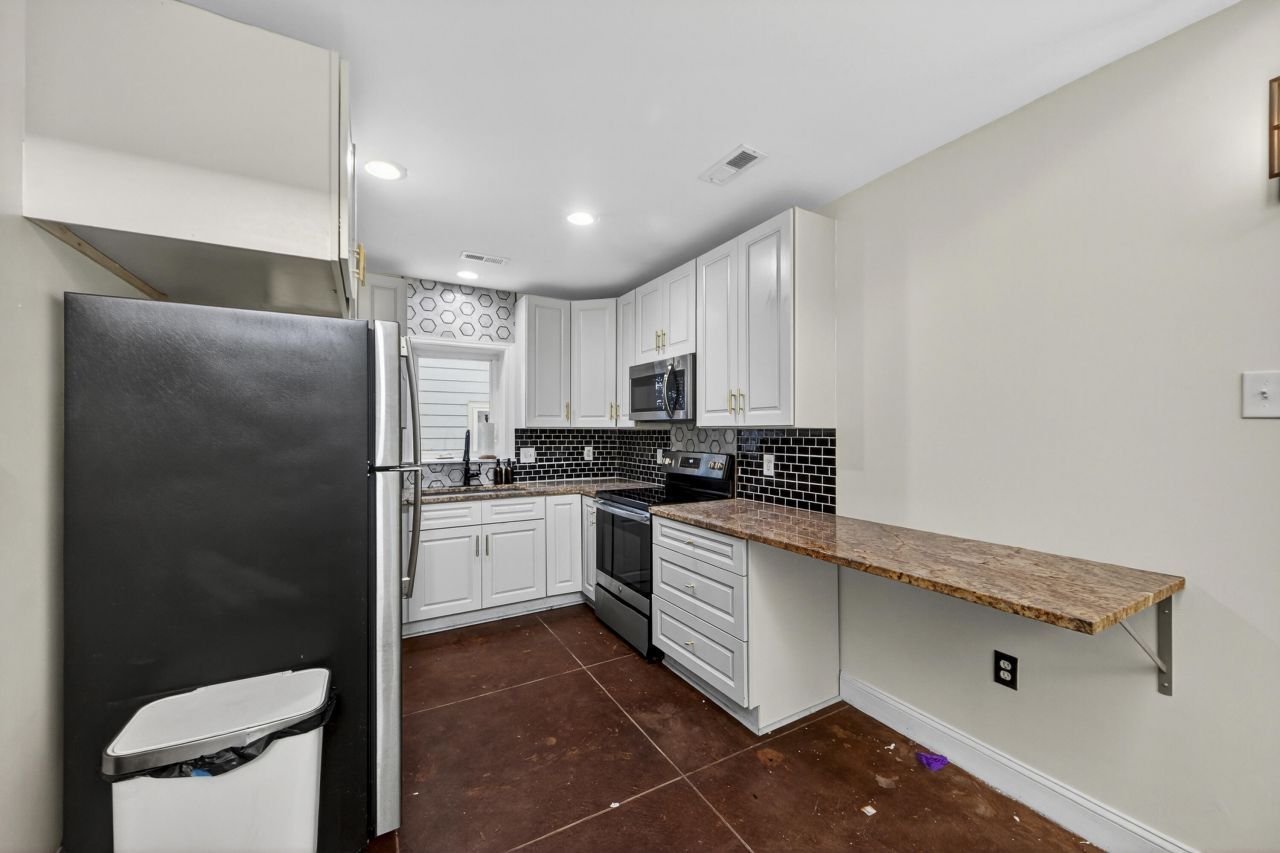 24 Strawberry Lane Photo 6