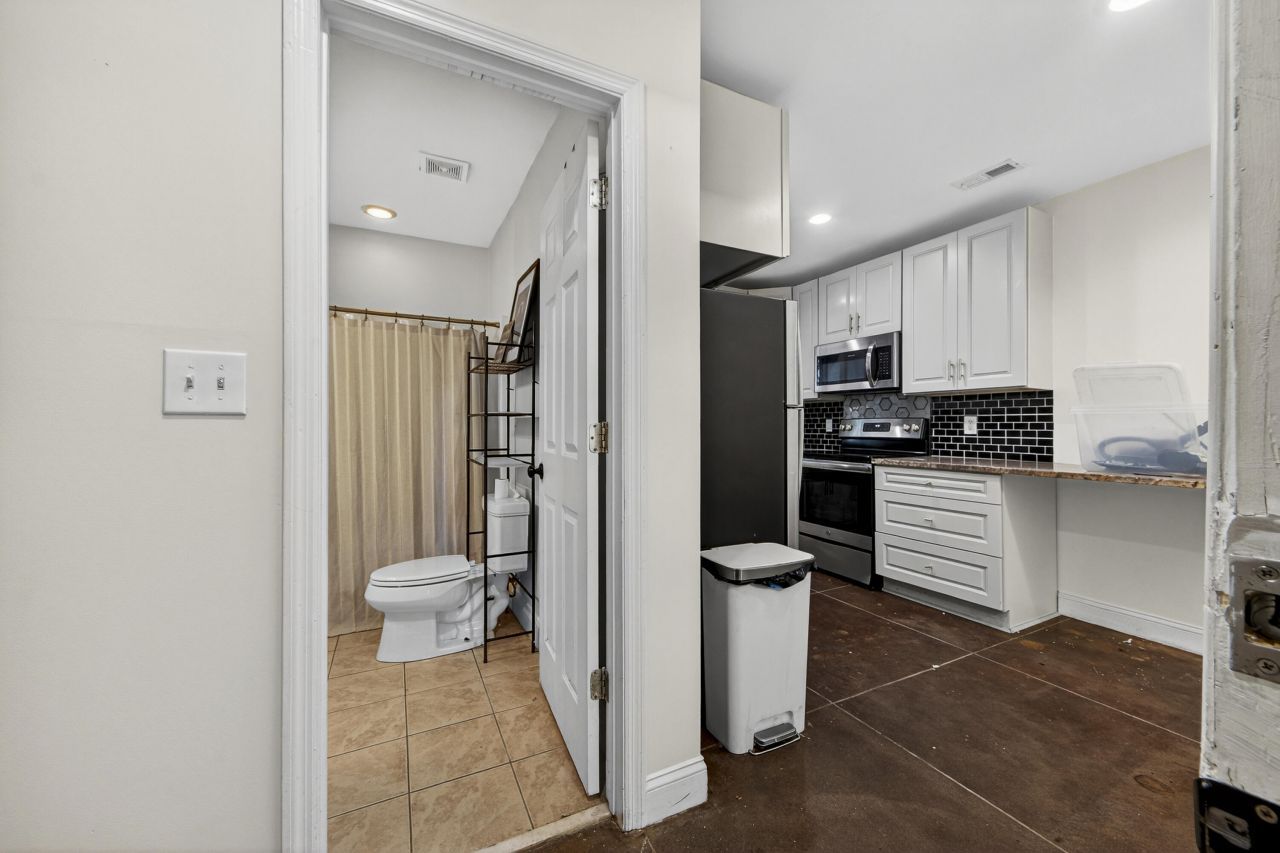 24 Strawberry Lane Photo 8