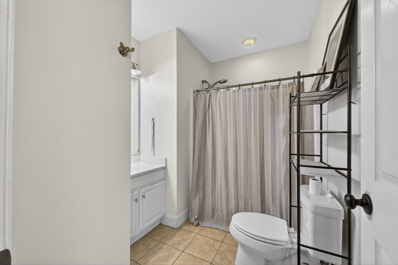 24 Strawberry Lane Photo 9