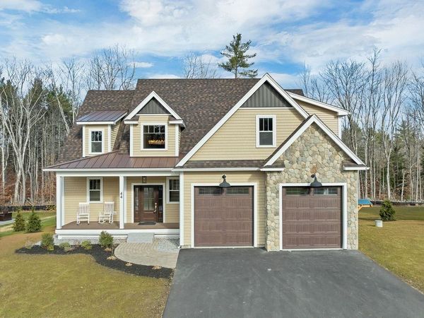 44 Lady Walsingham Way, Laconia, NH 03246
