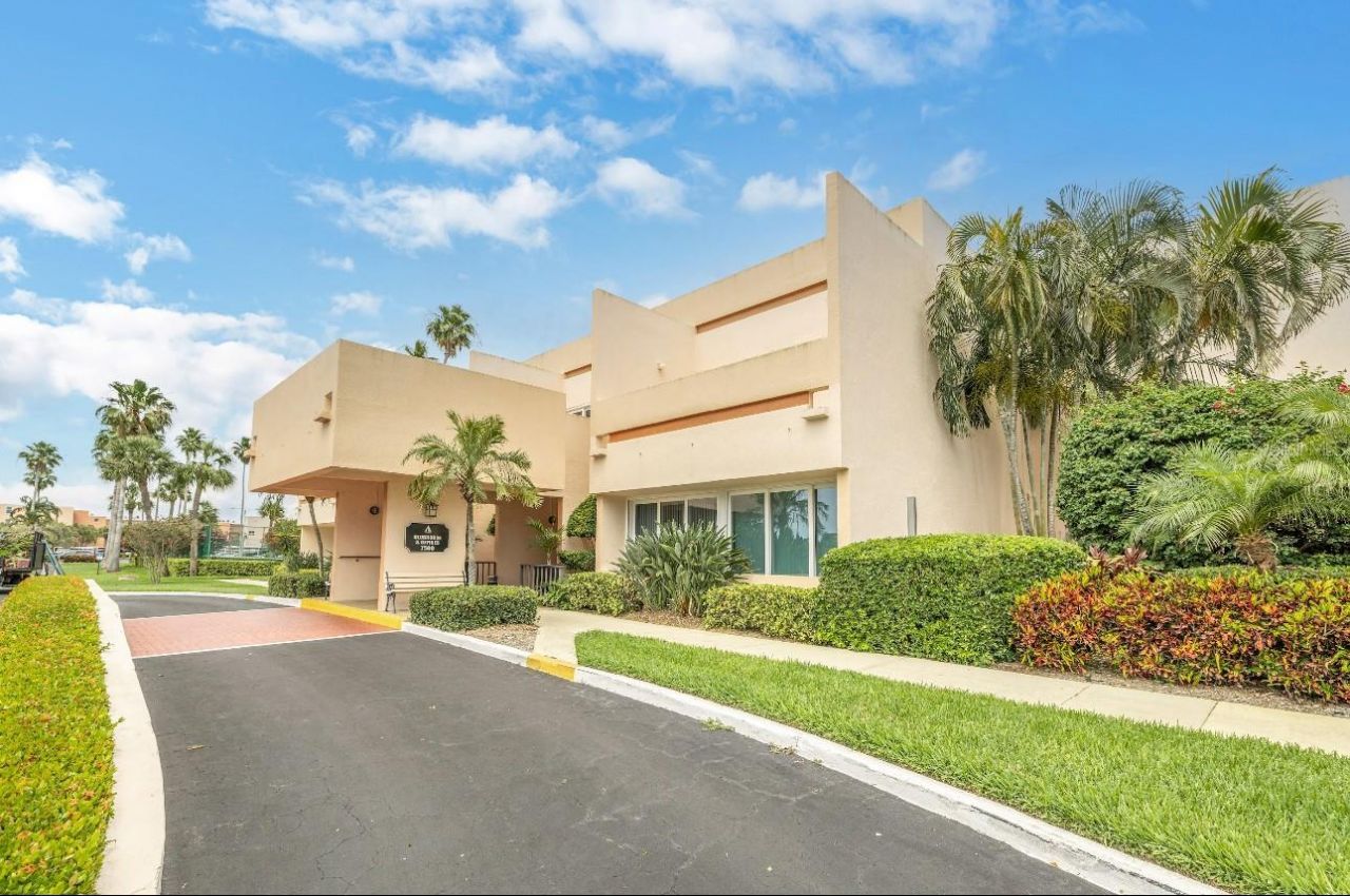 7700 Sun Island Drive S, Unit 402, South Pasadena, FL 33707 Photo