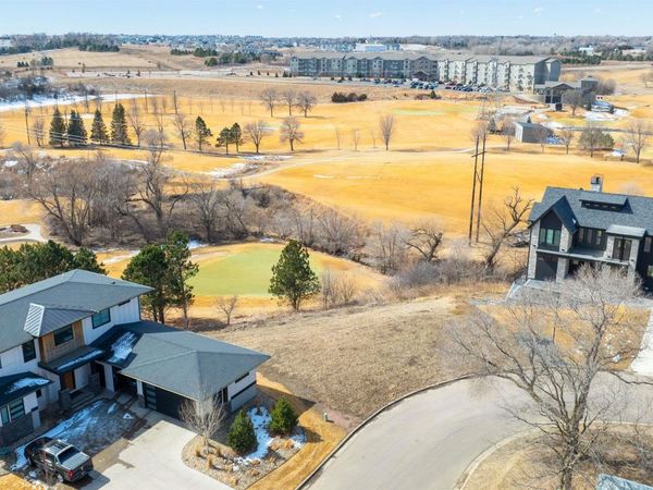 8601 N Torchwood Pl, Sioux Falls, SD 57110