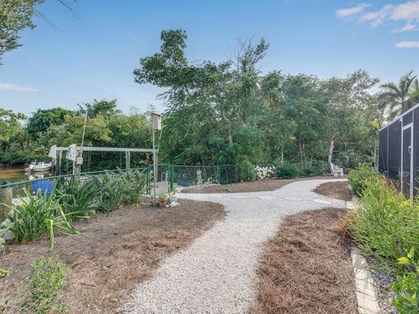 1076 Captains Walk St, Sanibel, FL 33957