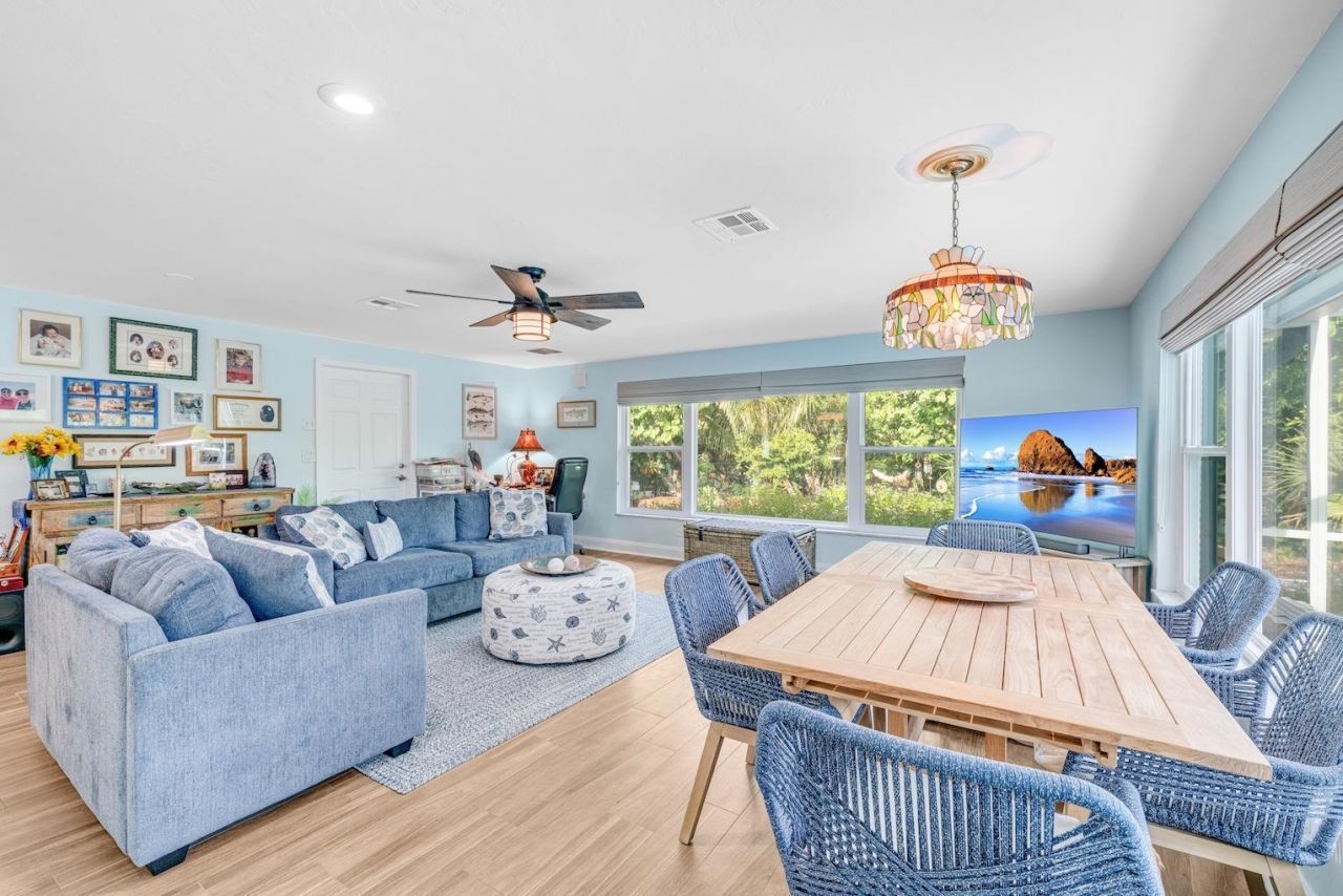 1076 Captains Walk St, Sanibel, FL 33957 Photo