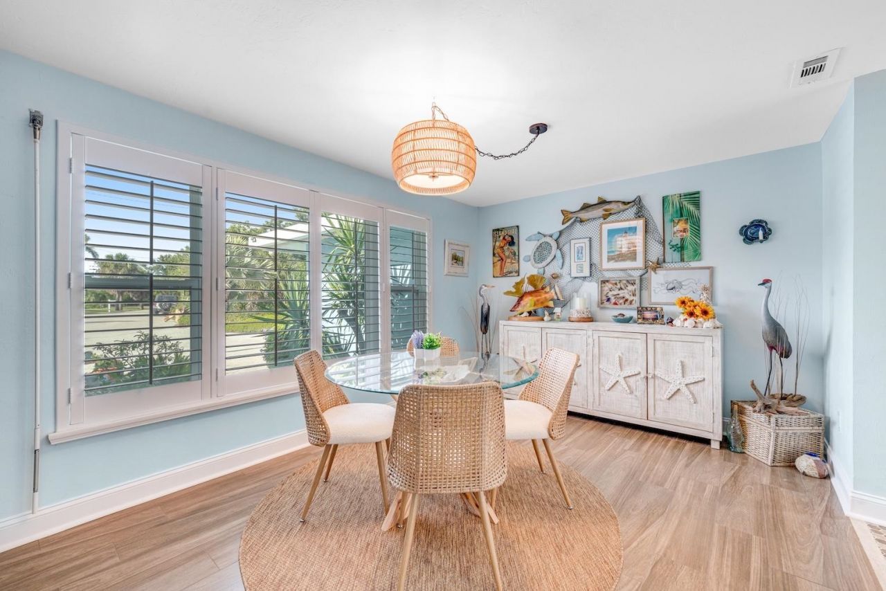 1076 Captains Walk St, Sanibel, FL 33957 Photo