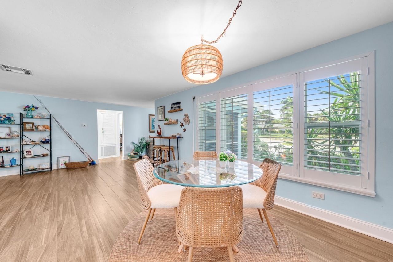 1076 Captains Walk St, Sanibel, FL 33957 Photo