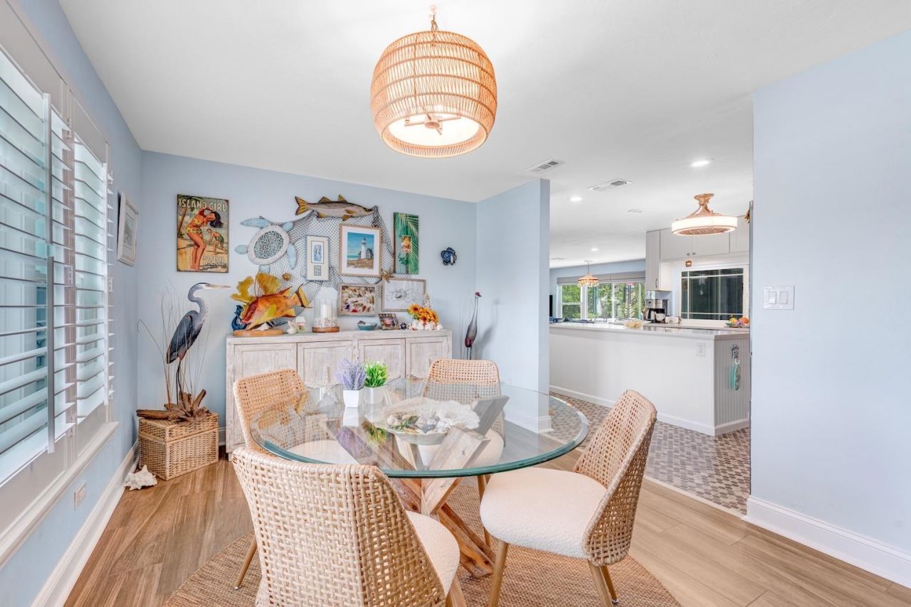 1076 Captains Walk St, Sanibel, FL 33957 Photo