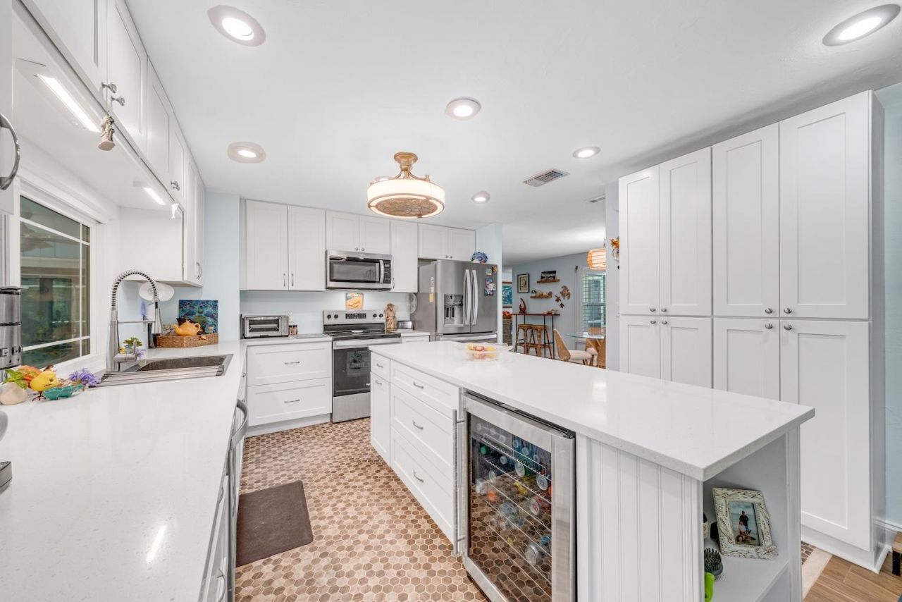 1076 Captains Walk St, Sanibel, FL 33957 Photo