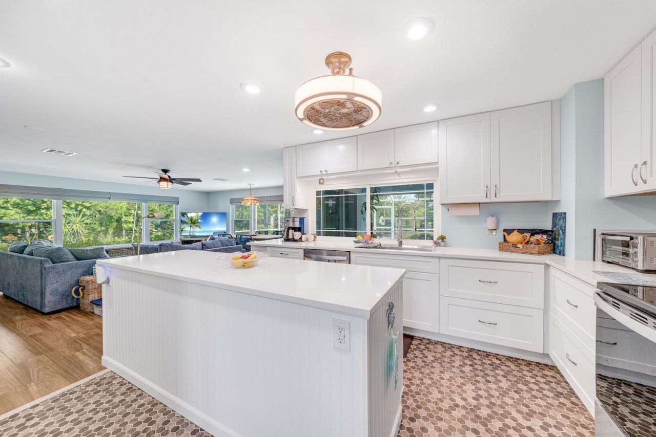 1076 Captains Walk St, Sanibel, FL 33957 Photo