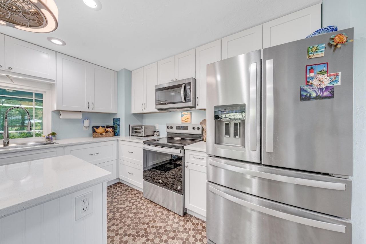 1076 Captains Walk St, Sanibel, FL 33957 Photo