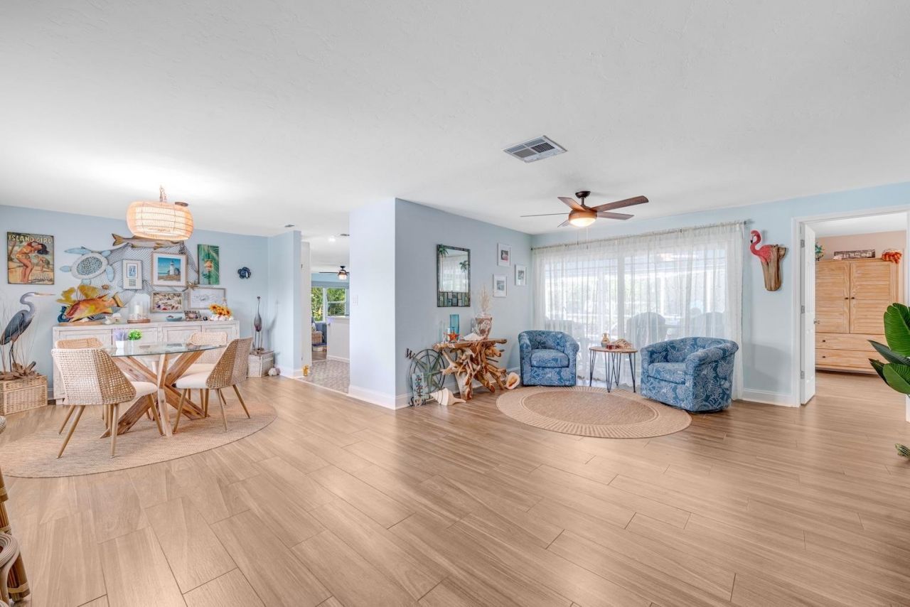 1076 Captains Walk St, Sanibel, FL 33957 Photo