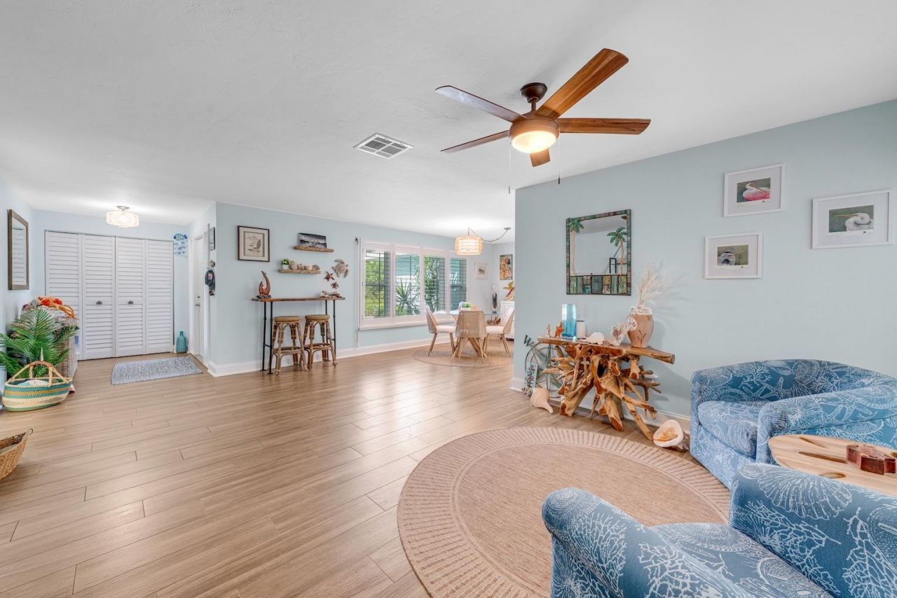 1076 Captains Walk St, Sanibel, FL 33957 Photo