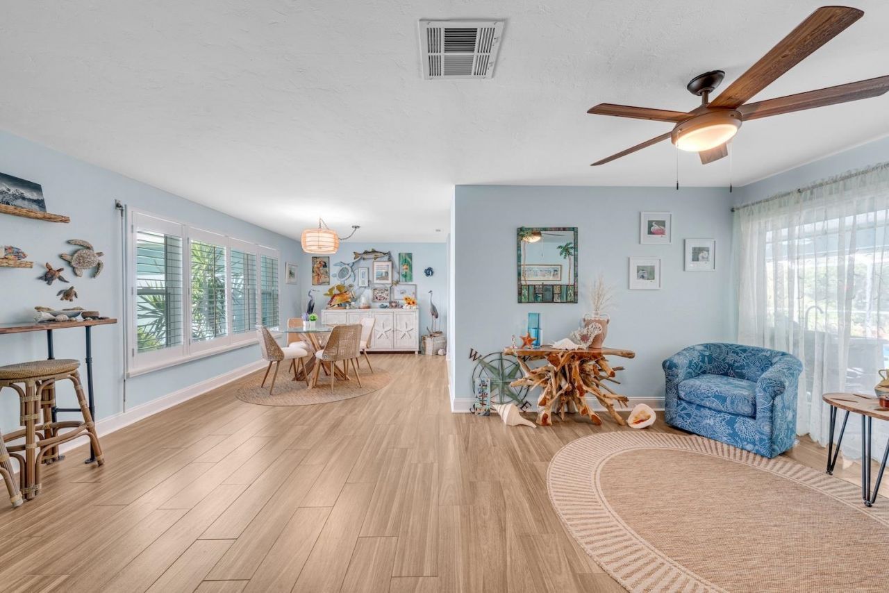 1076 Captains Walk St, Sanibel, FL 33957 Photo