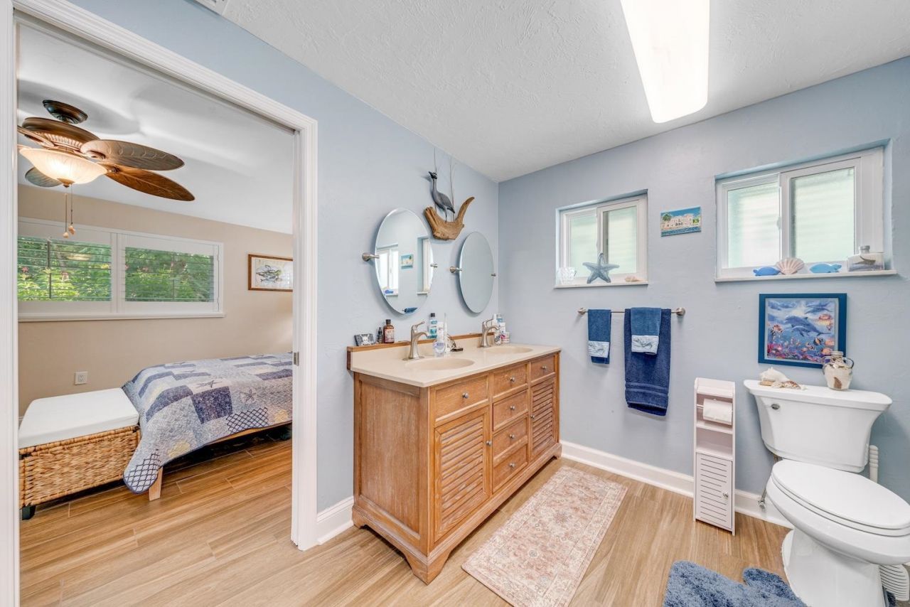 1076 Captains Walk St, Sanibel, FL 33957 Photo