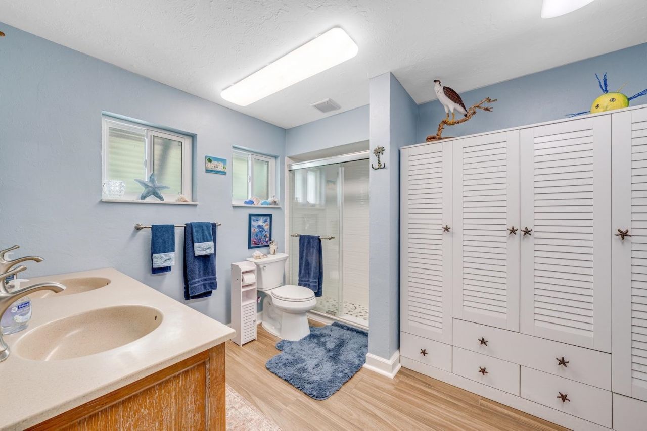 1076 Captains Walk St, Sanibel, FL 33957 Photo