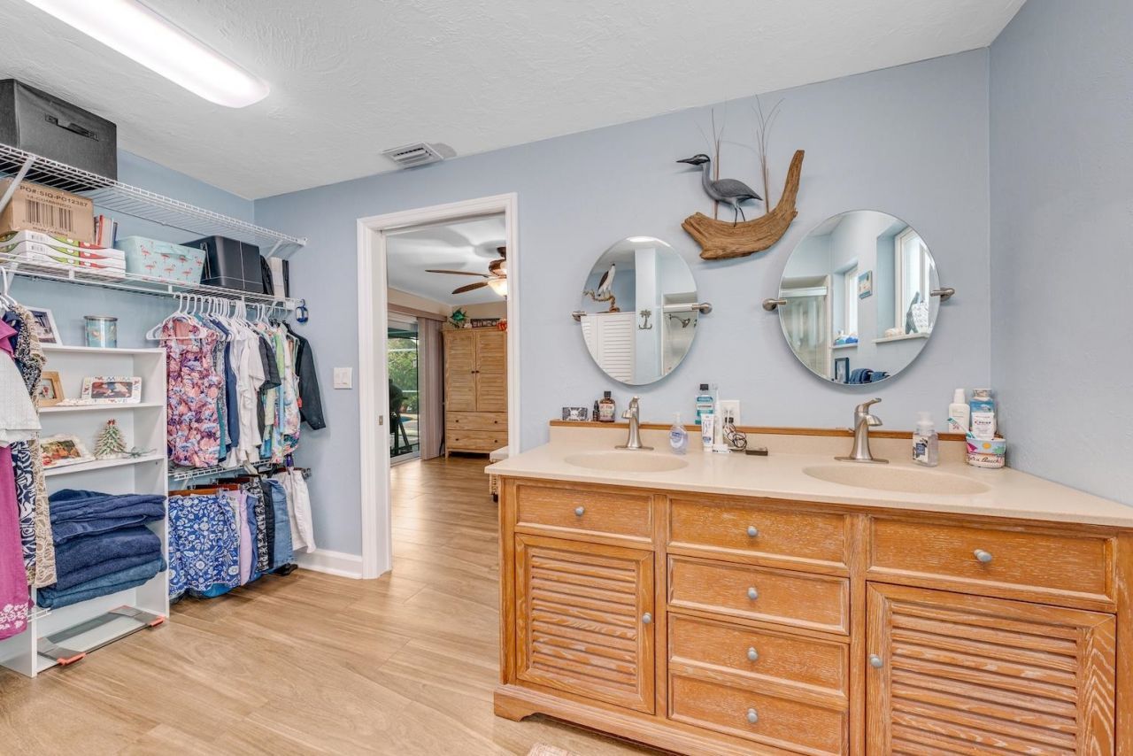 1076 Captains Walk St, Sanibel, FL 33957 Photo