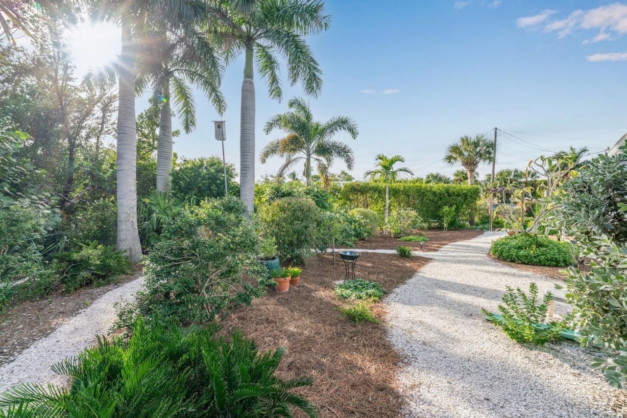 1076 Captains Walk St, Sanibel, FL 33957 Photo