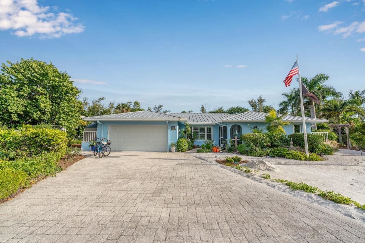 1076 Captains Walk St, Sanibel, FL 33957 Photo