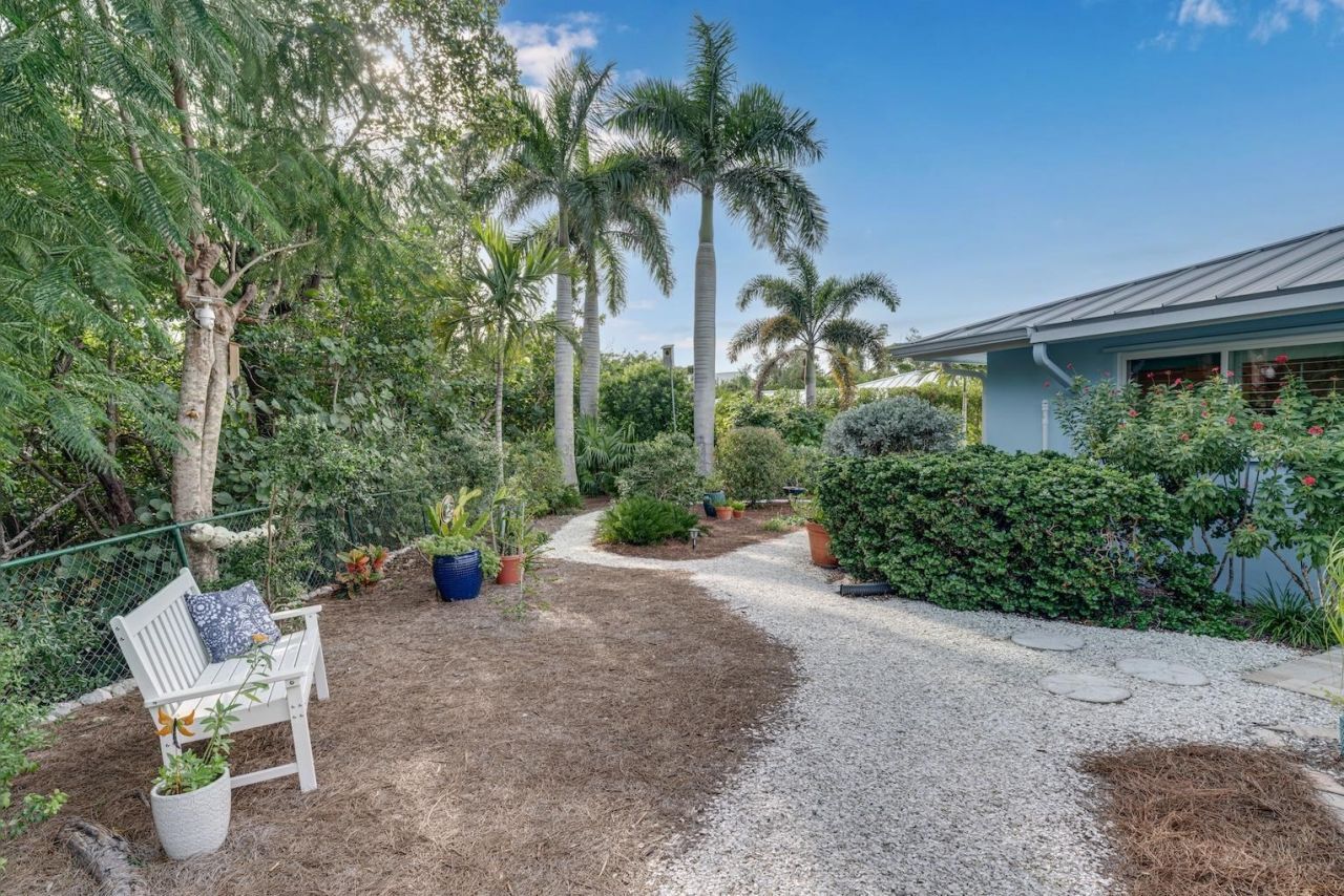 1076 Captains Walk St, Sanibel, FL 33957 Photo