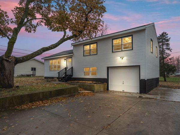 160 N 8th Street, IA 50154