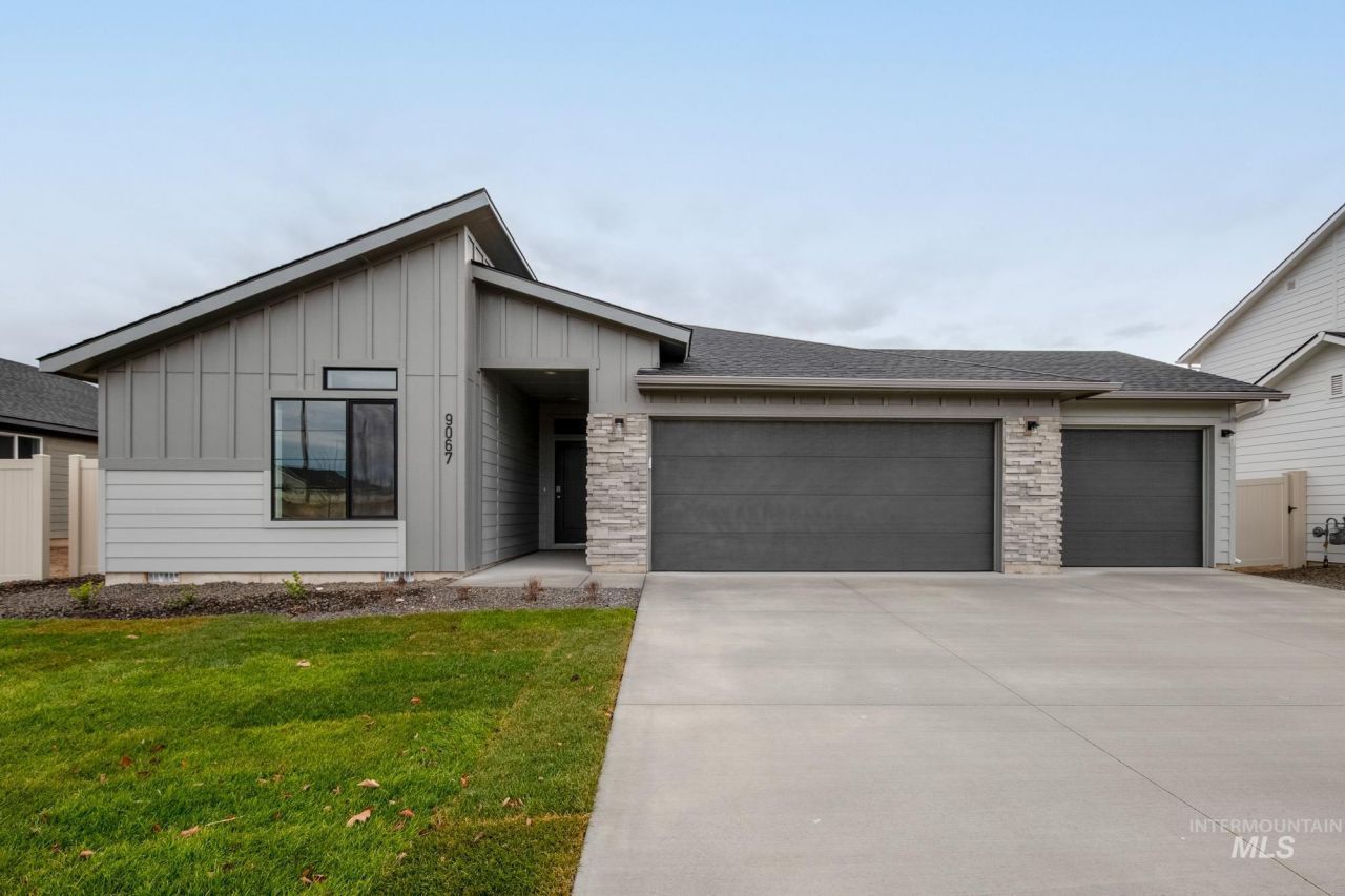 9067 W Violet St, Nampa, ID 83687 Main Photo